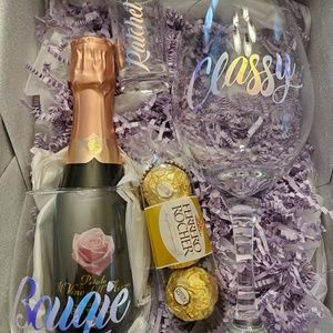 Meet your Posher, Lora